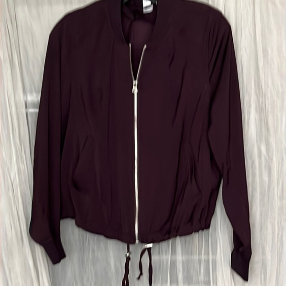 ⭐️ Divided cute lightweight zippered wine colored jacket women size S - Picture 1 of 12